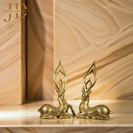 Sitting Couple Deer